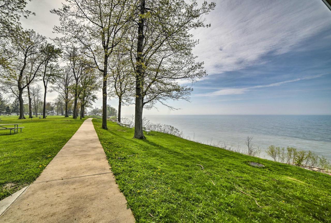 Geneva-On-The-Lake Cottage With Patio Walk To Shore Esterno foto